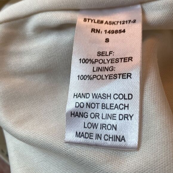 Sadie & Sage Floral Mini Skirt Size Small NWOT - Picture 4 of 4